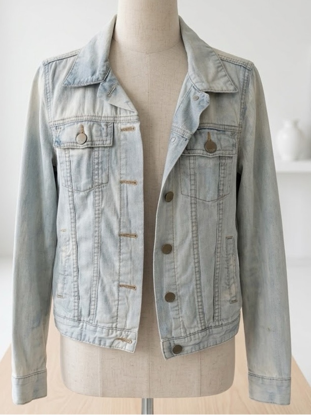 GAP| Classic Light Blue Denim Soft Jean Casual Distressed Trucker Jacket Sz S